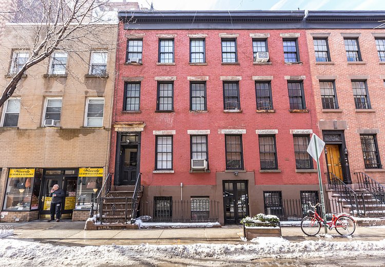 How One New Yorker Lives Comfortably In 90 Square Feet