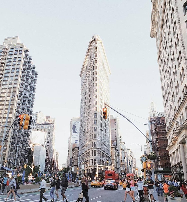 Flatiron Building, New York. Photo via @_coffeecashmere #viewingnyc #newyorkcity #newyork #nyc