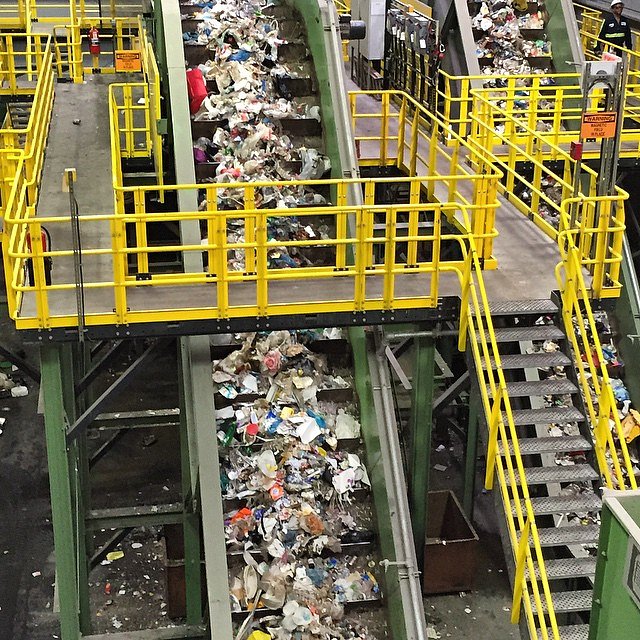 NYC recyclables being sorted @simsmuni #Instameet #shotsfromSIMS