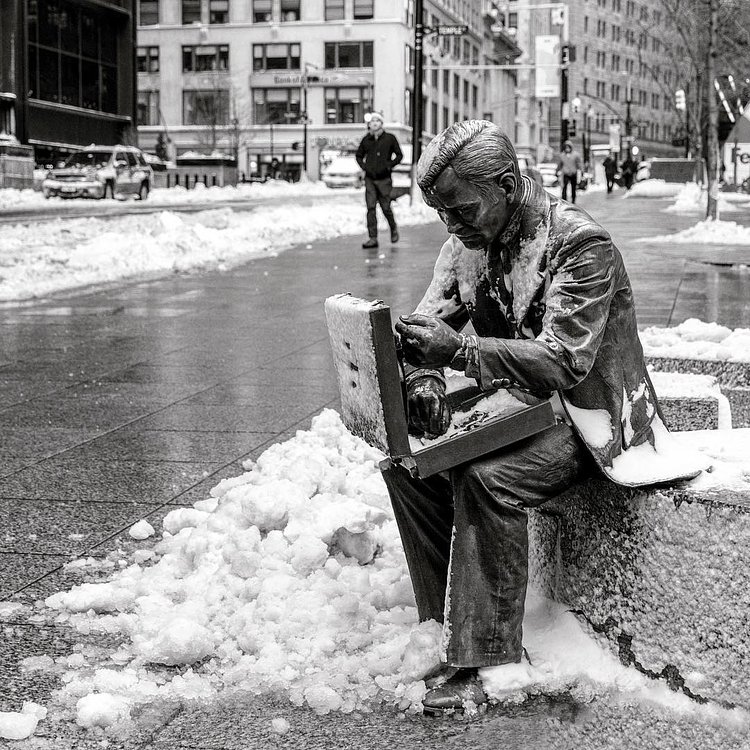 Saw this guy outside today. What's he doing?? ❄️❄️❄️🌚❄️❄️❄️
