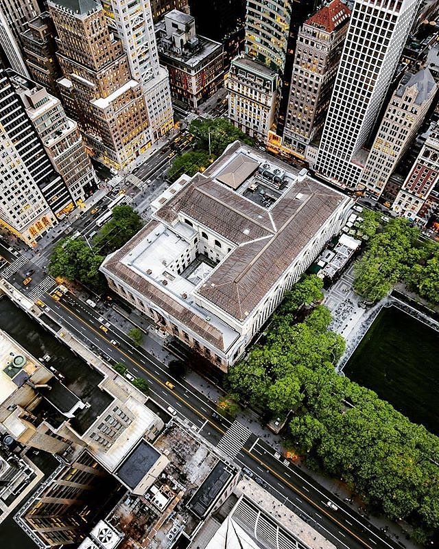New York Public Library, Manhattan, New York. Photo via @lightsensitivity #viewingnyc #newyork #newyorkcity #nyc #nypl #bryantpark