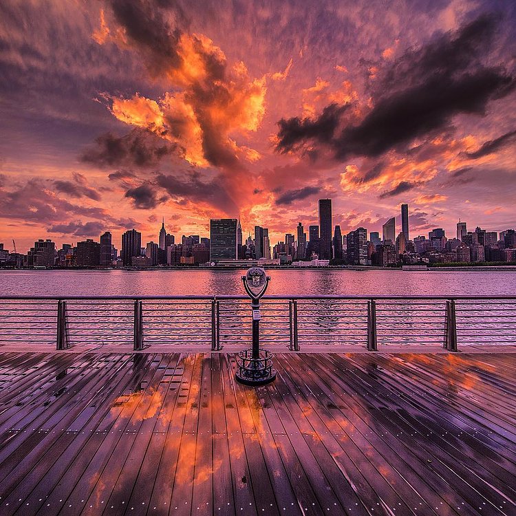 • Fire and Water •

Another from the crazy sunset I got to witness in NYC with @bbsinghphotos and @arin.nyc - not too many more to come but still finding gems to edit 😂👌🇺🇸
