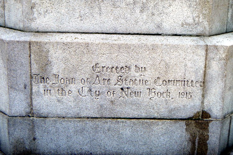 JOAN OF ARC STATUE COMMITTEE | ERECTED BY
    THE JOAN OF ARC STATUE COMMITTEE
   IN THE CITY OF NEW YORK 1915. 

Joan of Arc Island - Riverside Park - 93rd Street &amp; Riverside Drive in Manhattan, New York City - <a href="http://maps.google.com/maps?f=q&amp;source=s_q&amp;hl=en&amp;geocode=&amp;q=93rd+Street+&amp;+Riverside+Drive+Manhattan,+New+York+City+&amp;sll=46.085154,0.908565&amp;sspn=7.329362,19.753418&amp;ie=UTF8&amp;hq=&amp;hnear=Riverside+Dr+&amp;+W+93rd+St,+New+York,+10025&amp;z=16" rel="nofollow">Google Map</a> - <a href="http://www.flickr.com/photos/sheenachi/tags/joanofarcisland/">additional views</a>