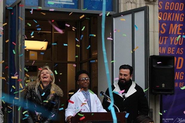 A "doctor" unveiled the pop-up center.