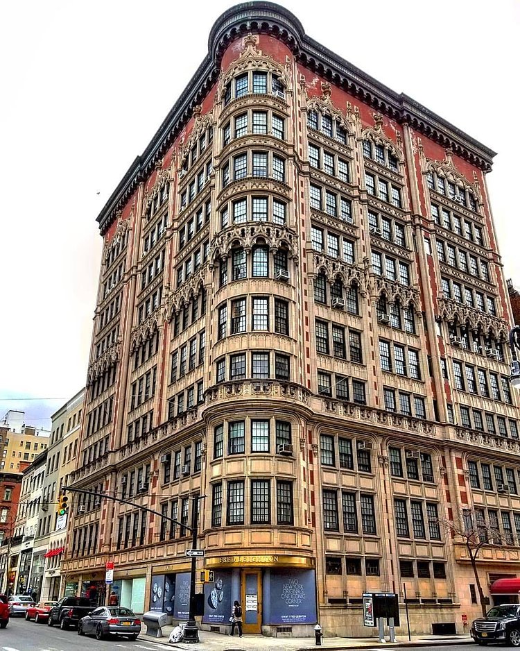 Upper East Side, Manhattan. Photo via @qwqw7575 #viewingnyc #newyork #newyorkcity #nyc