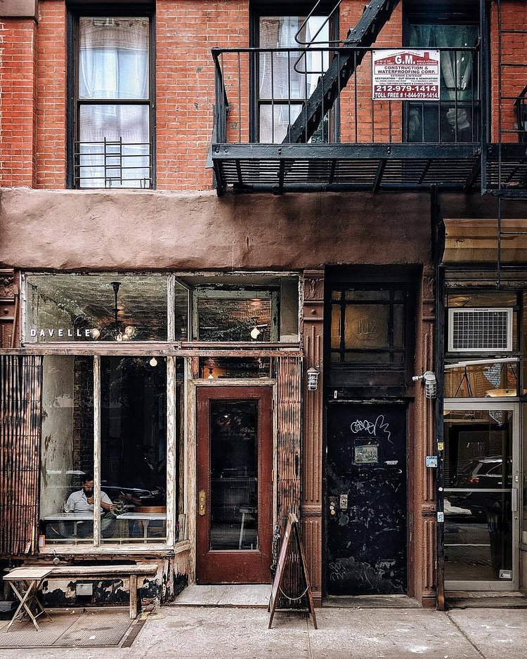 Lower East Side, Manhattan. 📸 @heydavina #viewingnyc #newyork #newyorkcity #nyc