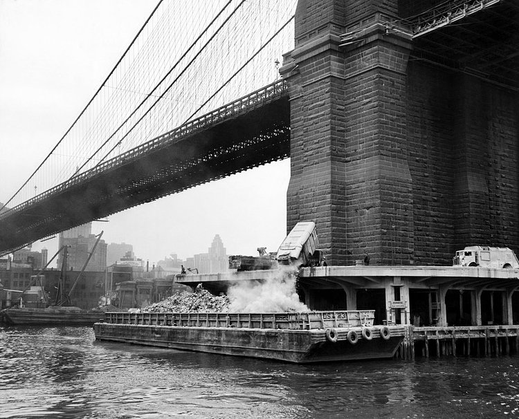 Feb. 18, 1949: Garbage was dumped onto a scow at the base of the Brooklyn Bridge, on its way to Staten Island, where the city had high hopes to reclaim nearly 2,000 acres of marsh for a parkway or even an airport. “We go everywhere against opposition and deep-rooted prejudice,” said Henry F. Cunningham, a World War II naval commander who oversaw the fleet charged with taking trash to Fresh Kills landfills. “We take a swampy area full of mosquitos and odors no better than those from refuse and transform it into fertile soil that can be made into beautiful parks,” Mr. Cunningham said.