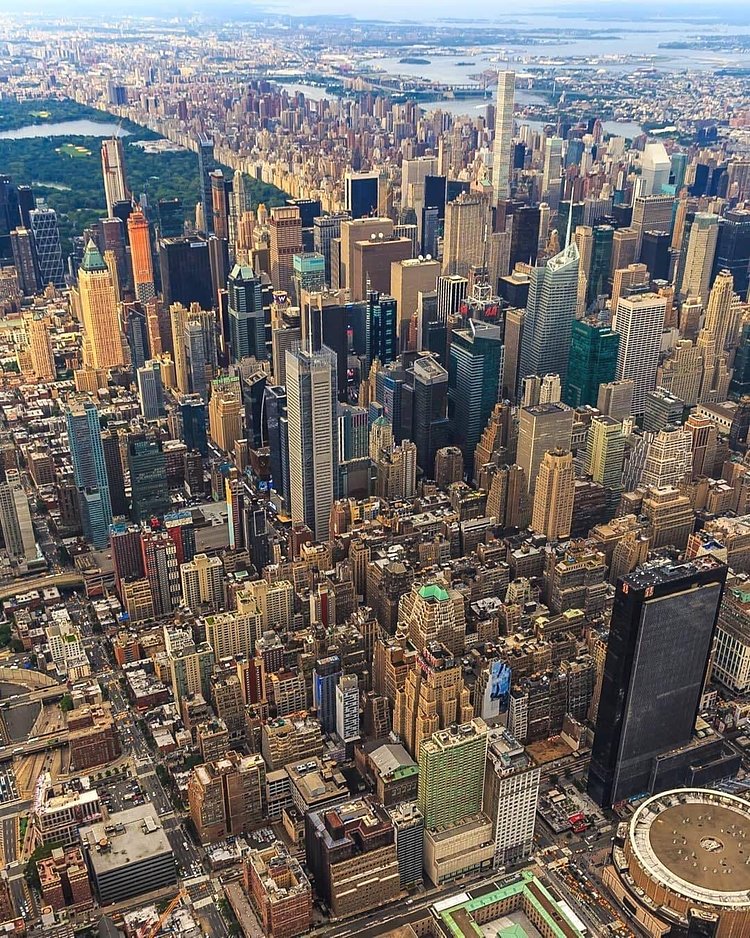 New York, New York. Photo via @dustin.m.shively #viewingnyc #newyork #newyorkcity #nyc