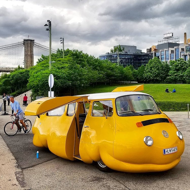 Free beef hot dogs every weekend from June 9 to August 26 at the @brooklynbridgepark #HotDogBus. This #vw #minibus by #Austrian @erwinwurm is opening tonight.
.
.
.
#brooklynbridgepark #brooklynbridge #erwinwurm #publicart #publicartfund #hotdog #summerinnewyork #wildnewyork#aussiesofinstagram #instanewyork#newyorkfood #peopleofnewyork #expatliving#travelideas #newyorksummer#amazingclouds#beautifullandscapes #travelnyc #aussieinnyc#whyilovenewyorkcity#what_i_saw_in_nyc #nyloveyou #nycityworld #loves_nyc #picturesofnewyork #newyork_instagram ❤️🇺🇸🇵🇫