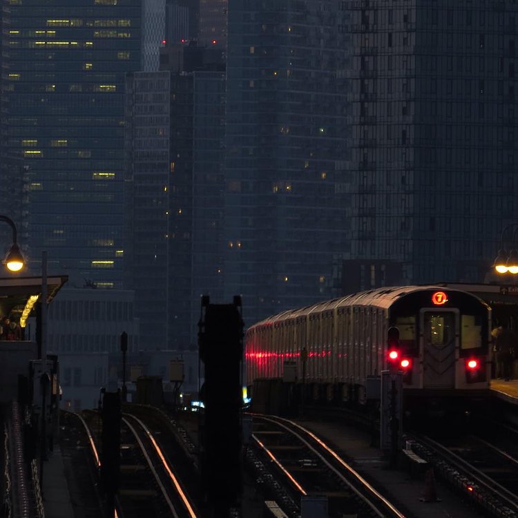 New York, concrete jungle where dreams are made of.

#nbc4ny #Queens #sunset #flushingline #7train #mta #nycsubway #nyctransit #r188 #r62 #IRT #queensboulevard #queensplaza #queensboroplaza #sunnyside #manhattan #skyline #queensblvd #seeyourcity