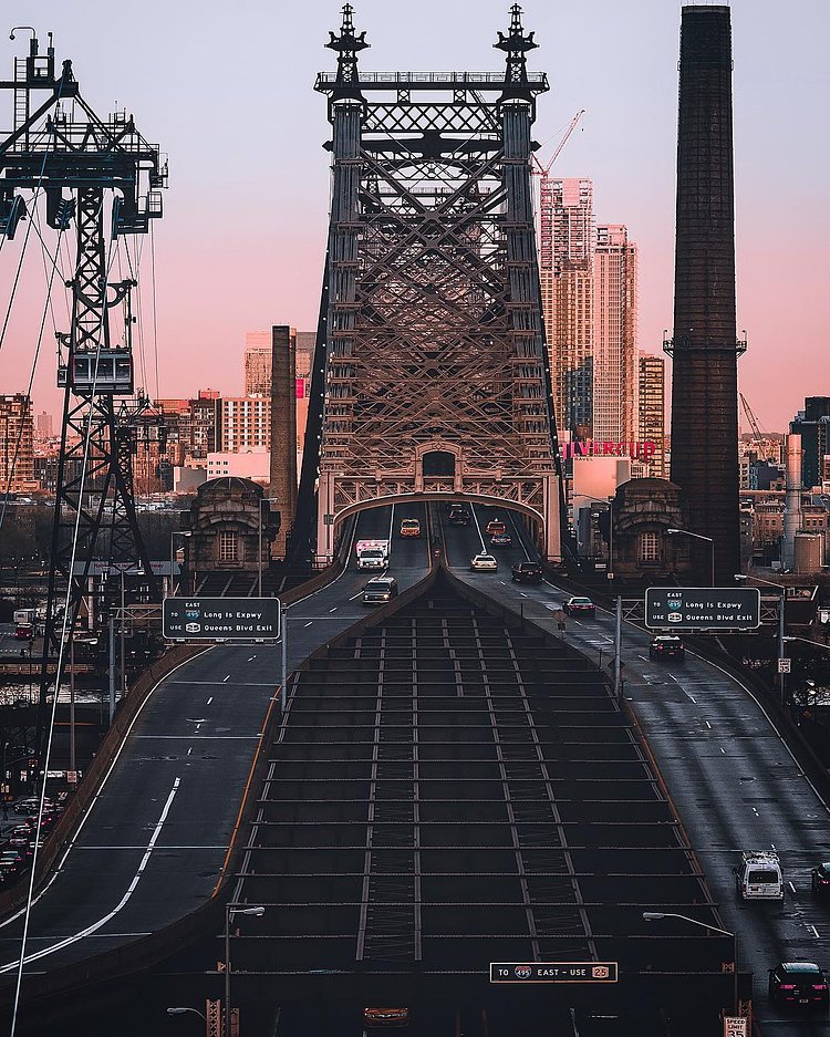 Trouble weighs a ton 
#newyork_instagram #artofvisuals #agameoftones #beautifuldestinations #createcommune #global_hotshotz #folkgood #heatercentral #topnewyorkphoto #igworldclub #ig_mood #ig_nycity #ig_color #imaginatones #lovesnyc #moodygrams #mg5k #newyork_ig #icapture_nyc #whatisawinnyc #nycprimeshot #nycdotgram #nyloveyou #newyorklike #picturesofnewyork #thevisualscollective #fox5ny #weekly_feature #sky_high_architecture #way2ill @matadornetwork @illgrammers @unlimitedsunset @sunset_vision