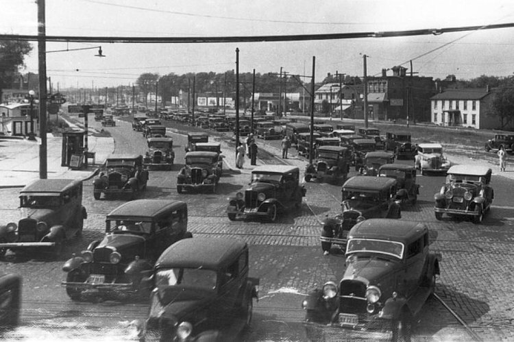 Traffic on Queens Blvd. in 1933