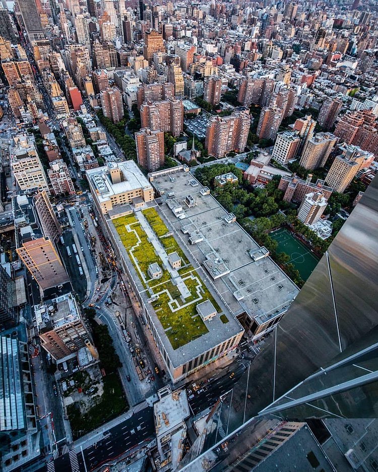 Morgan General Mail Building and Midtown West, Manhattan. Photo via @lightsensitivity #viewingnyc #newyork #newyorkcity #nyc