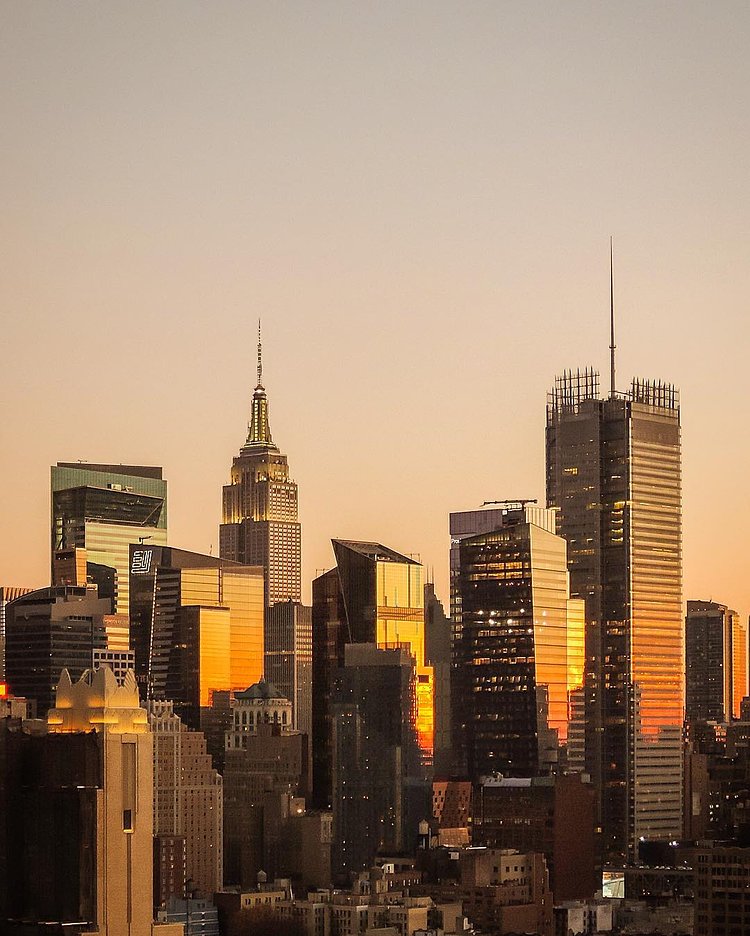 A sunset is the promise of another sunrise 
#NYC #NY #newyorkcity #newyork #new_york #manhattan #EmpireStateOfMind #wildnewyork #topnewyorkphoto #thisisnewyorkcity #nycprimeshot #made_in_ny #ig_nycity #igersofnyc #gf_nyc #icapture_nyc #instagramnyc #ILoveNY #newyorker #newyorknewyork #newyork_instagram #supremenewyork #ig_northamerica #ig_unitedstates #igersusa #empirestatebuilding #instaglobal #igersmood #magichour #sunsetlovers