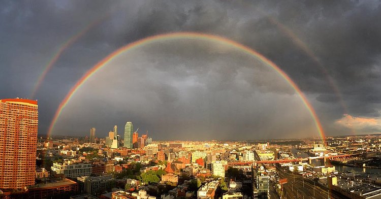 Double rainbow in Long Island City🤗. Need an 📱7.
#nbc4ny #abc7ny #gantrygram #nyc #rainbow #amny #lic #queens #nailedit#iphone6#mothernature#pix11 @janicehuff4ny