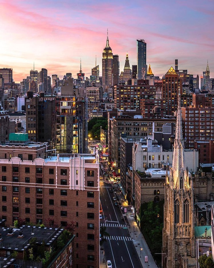 New York, New York. Photo via @craigsbeds #viewingnyc #newyork #newyorkcity #nyc