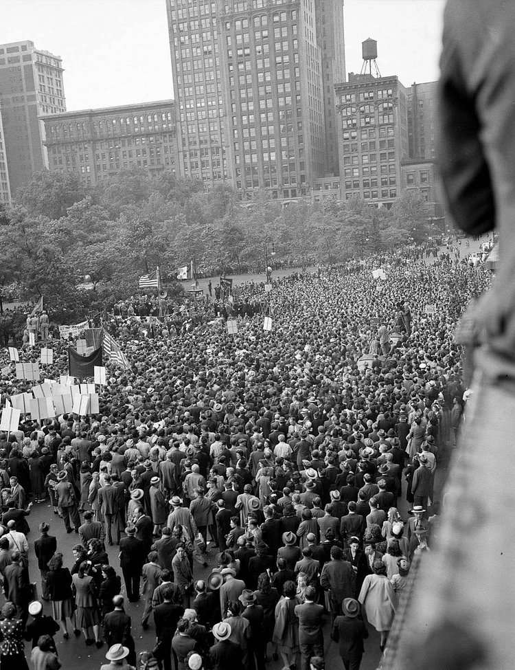 Crowds in Madison Square Park