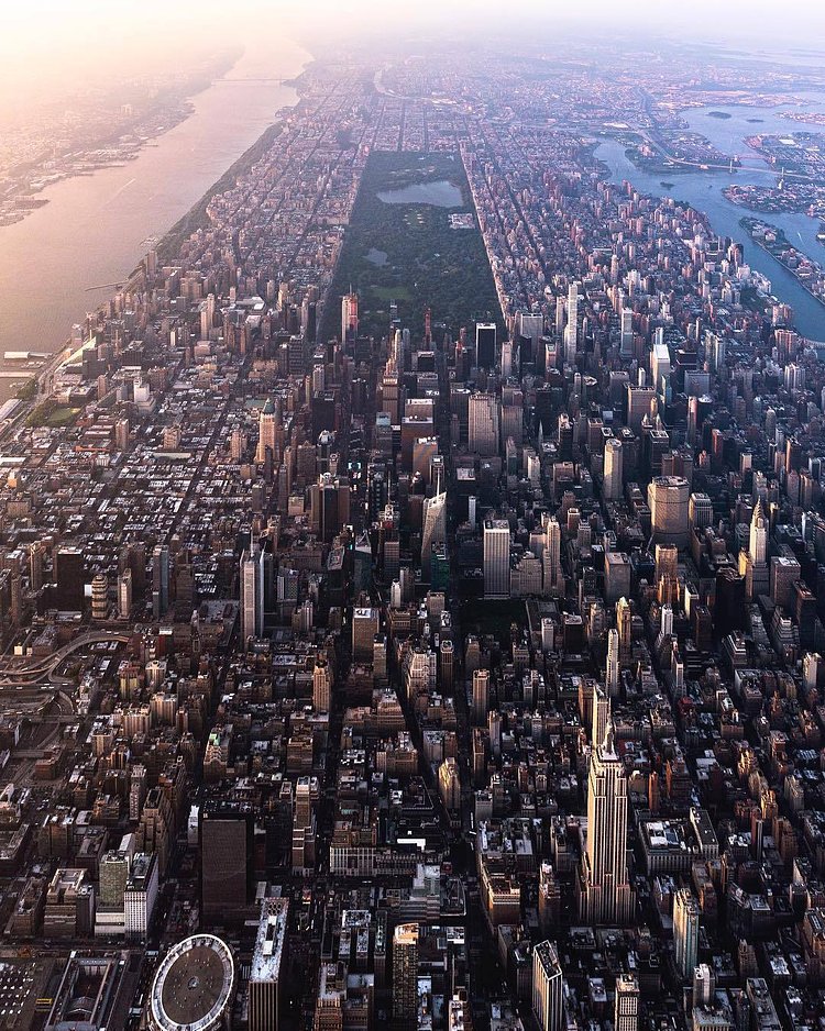 New York, New York. Photo via @craigsbeds #viewingnyc #newyork #newyorkcity #nyc