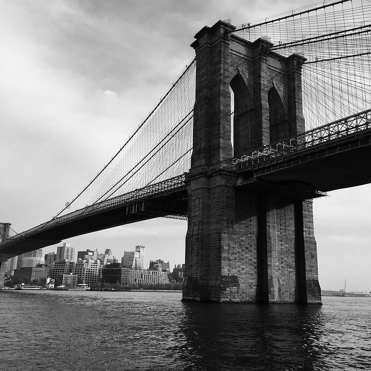 #brooklynbridge #newyork #nyc #travelling #traveller #seetheworld #wanderlust #blackandwhite #brigde #skyline #likebackteam #like4like #picoftheday #photooftheday #enjoythelittlethings