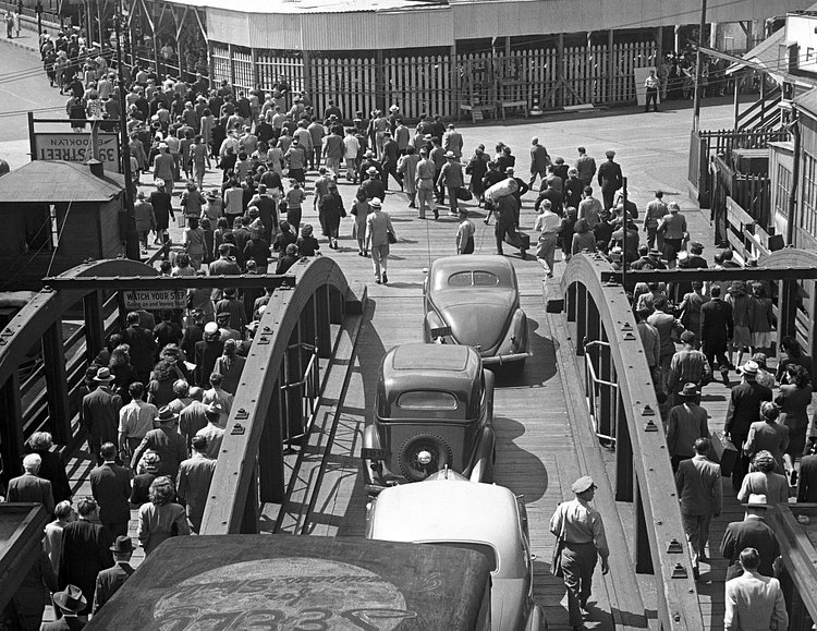Passengers leaving ferry in Brooklyn.