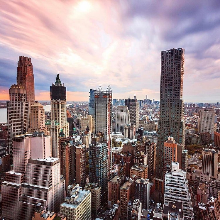 Photo via @midnight.xpress 
#viewingnyc