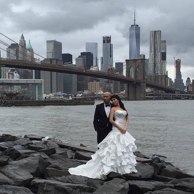 Bright Bride against the grey #dumbobrides