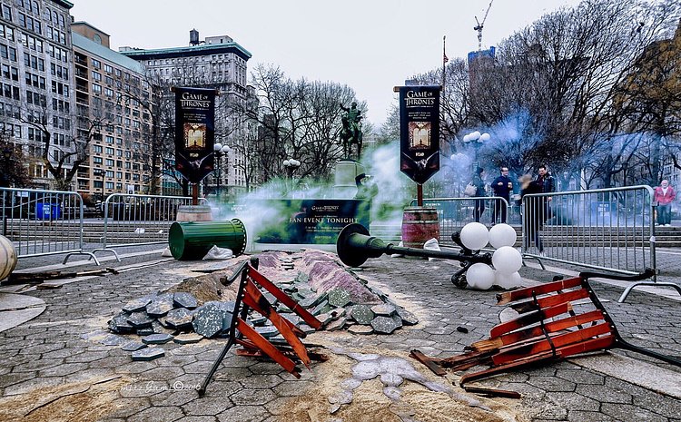 Up close at what the damage Dragon done in #UnionSquarePark this morning🐉🚧📛 @GameOfThrones #GOT5DVD #NewYorkCity https://t.co/GK9MmgRP7x