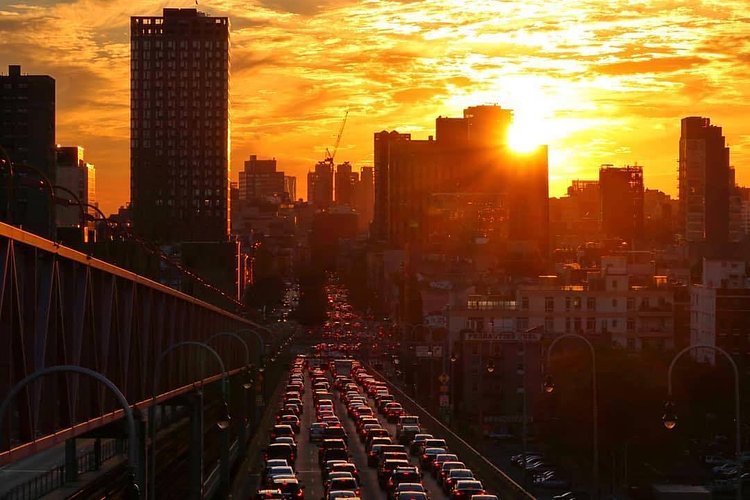 Williamsburg Bridge, New York, New York. Photo via @chihoboken #viewingnyc #newyork #newyorkcity #nyc #sunsets