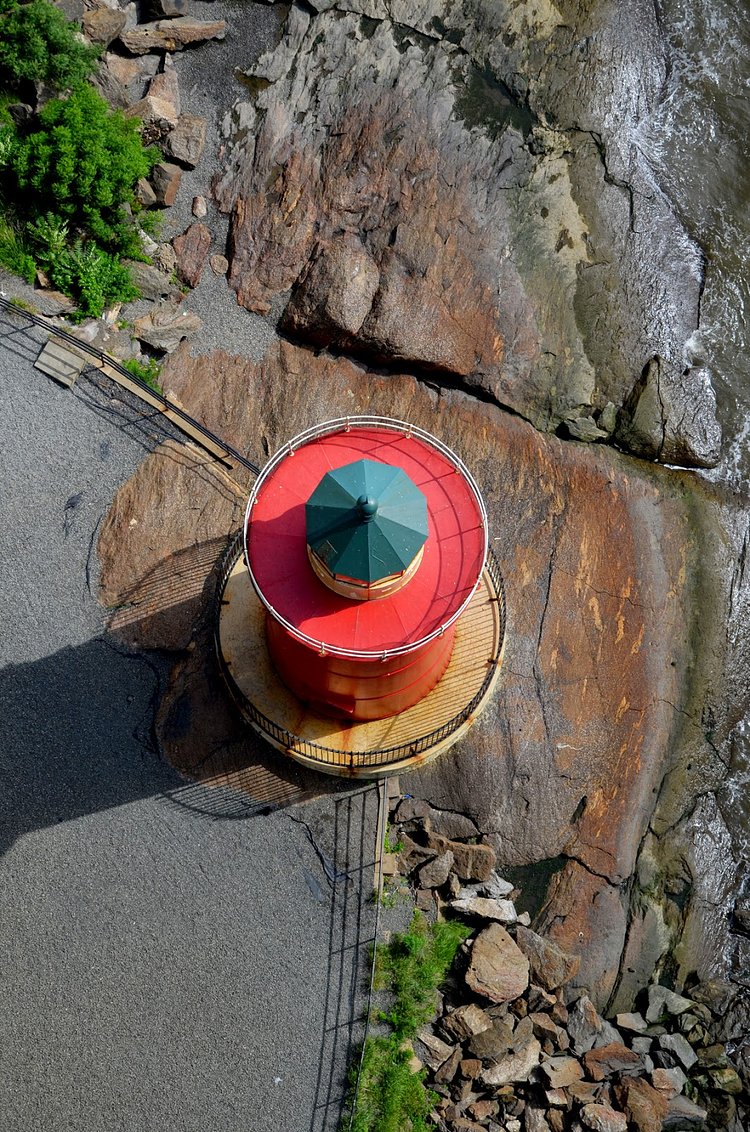 Jeffrey's Hook Light