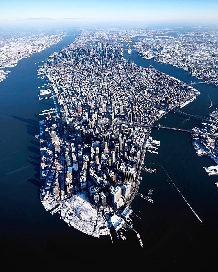 New York, New York. 📸 @beholdingeye #viewingnyc #nyc #newyork #newyorkcity #snow