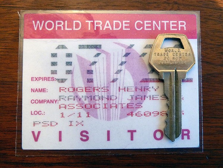 RARE, World Trade Center KEY w/ Visitor Pass Twin Towers WTC 911 New York, USA