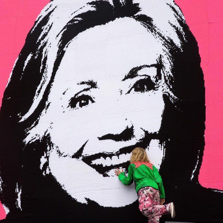 Good night kiss. And tomorrow I'll tell you all about it and all amazing individuals who were part of this adventure. #imwithher #teamolek 📷 @drpennock @manaurbanartsprojects #woman4woman