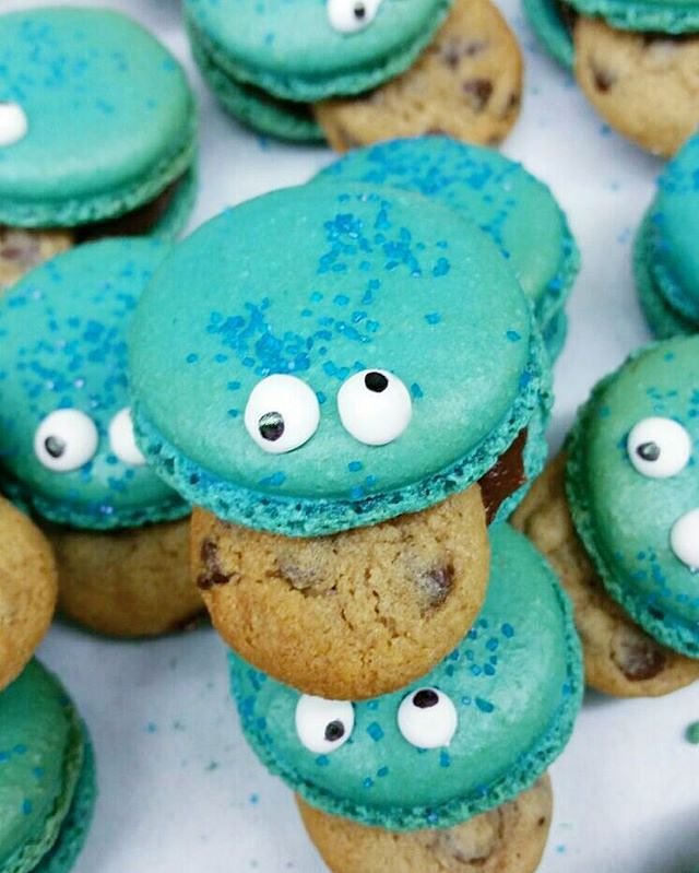 We have a Cookie Monster invasion coming to Macaron Parlour this Sunday March 20 in honor of Macaron Day!! 👐🍪 & complete with a miniature version of our delicious chocolate chip cookie! These cuties will be for sale and a portion of the proceeds will go directly to City Harvest. Learn more about Macaron Day from the link in our bio 😊

#cookiemonster #cookies #tgif #macaronday #macarons #dessert #nycevents #eeeeeats #thefeedfeed #tasty #cisforcookie