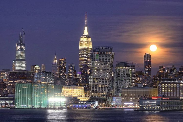 Moonrise over Chelsea, Manhattan and the Hudson River