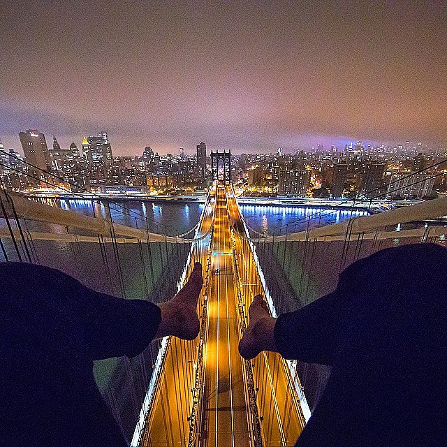 • #Barefeetfirst •

Here's the second shot in my new hashtag #barefeetfirst and taken at a crazy vantage point looking over the city! Unfortunately it was very dark where myself and @mjinnyc were positioned so had to use an extremely high ISO hence the slightly lowered quality - either way - insanely fun 😍👌