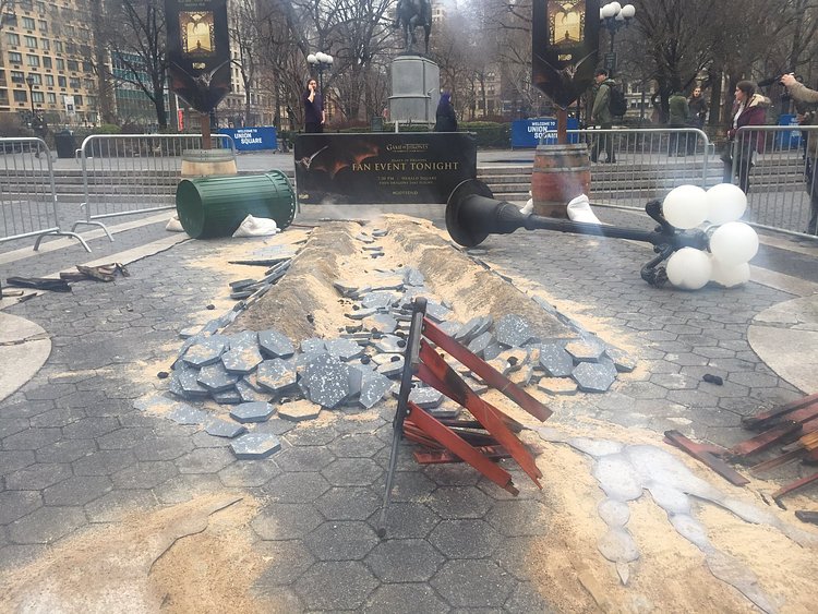 Visit Union Square &amp; Herald Square tonight at 7:30PM for an exclusive, animated Dance of Dragons screening #GOT5DVD https://t.co/FLhkcWn1WV