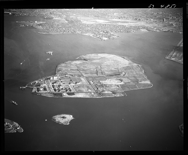 Rikers Island | Aerial view of Rikers Island in the East River in the Bronx, New York.

<strong>Date of Original:</strong> 12-23-1957

<strong>Source:</strong> New York State Archives, Aerial photographic prints and negatives of New York State sites, 1941-1957, B1598-99.

<strong>For More Information:</strong> <a href="http://iarchives.nysed.gov/dmsBlue/viewImageData.jsp?id=138893" rel="nofollow">New York State Archives Digital Collections</a>