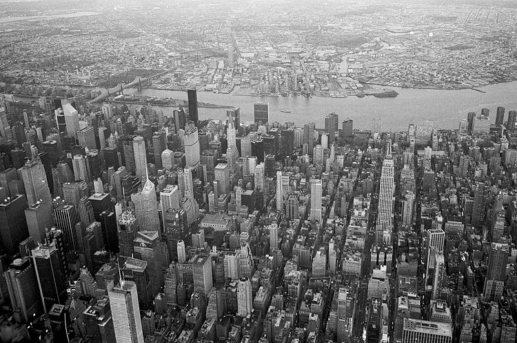 Manhattan | Overflying Manhattan, preparing to land at LaGuardia airport.