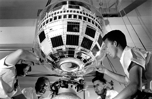“Bell Labs Engineers working on Telstar 1”, ca 1961. Courtesy of Alcatel-Lucent / Bell Labs.