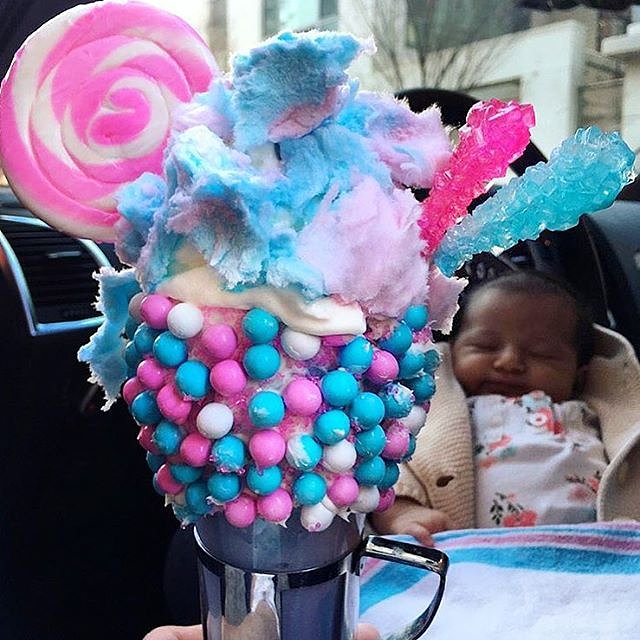 Welcoming #foodbabyny2! 🍔🎀👶🏽 @foodbabyny #milkshake #baby #foodbabyny #cottoncandy #foodie #yum #desert #tasty #nyc #blacktapthat #blacktapnyc