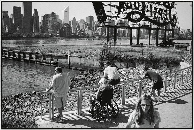 Long Island City, Queens, 16 May 2004.