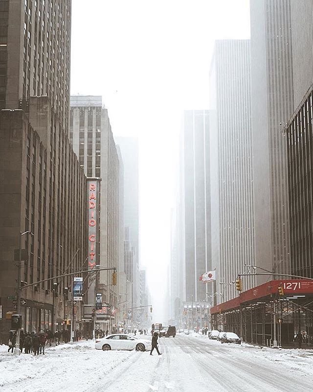 6th Avenue, New York, New York. Photo via @arin.nyc #viewingnyc #newyorkcity #newyork #nyc