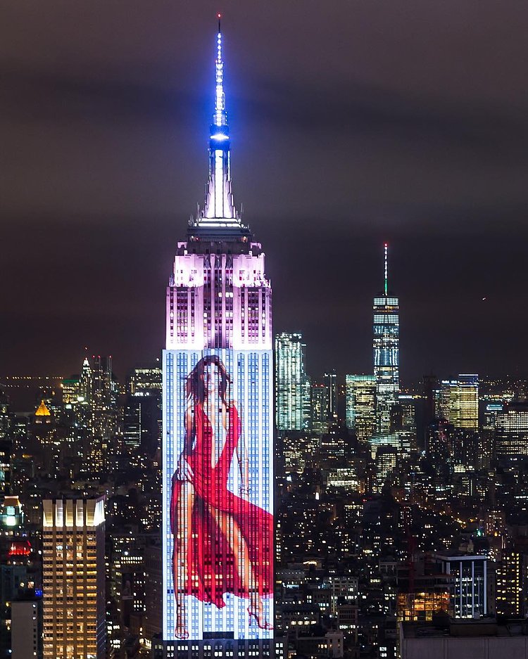 @patrickdemarchelier 's cover of @gisele taking over the entire @empirestatebldg for @harpersbazaarus's 150th anniversary. #bazaar150 #bazaar150xtiffany @tiffanyandco 
#NY #NewYork #NYC #NewYorkCity #Manhattan #ThisIsNewYorkCity #WildNewYork #WhyILoveNewYork #USAPrimeShot #_NYC #nycprimeshot #ig_nycity #made_in_NY #nbc4ny #storm #cnnireport #topnewyorkphoto #what_I_saw_in_NYC  #instagoodmyphoto #seeyourcity #newyork_instagram #newyorklike #thenewyorklifeinc #ilove_newyo @newyork_instagram #rsa_streetview_ #timeoutnewyork