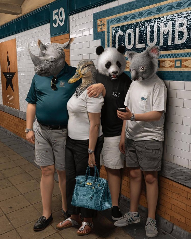 It’s summer vacation and this family is waiting for the train at Columbus Circle to start a fun New York adventure! This is the first piece I’ve done with different animals. 🦏🦆🐼🐨 While I was painting I was thinking about how each animal captured the specific personality of the person. A fun little detail: all the animals are herbivores and yet the mother’s bag is alligator skin. A little twist to predator/prey dynamic. At 40 x 55 inches this is one of the largest oil paintings I’ve made to date.