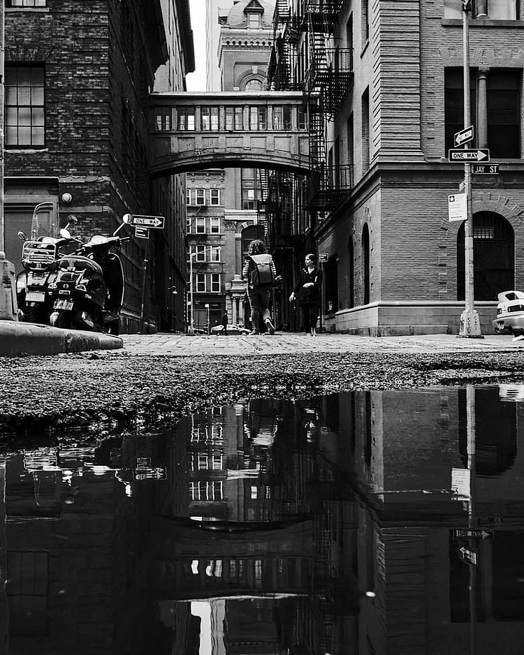 Staple Street, Tribeca, Manhattan. Photo via @m_bautista330 #viewingnyc #newyork #newyorkcity #nyc #staplestreet #staplestreetbridge