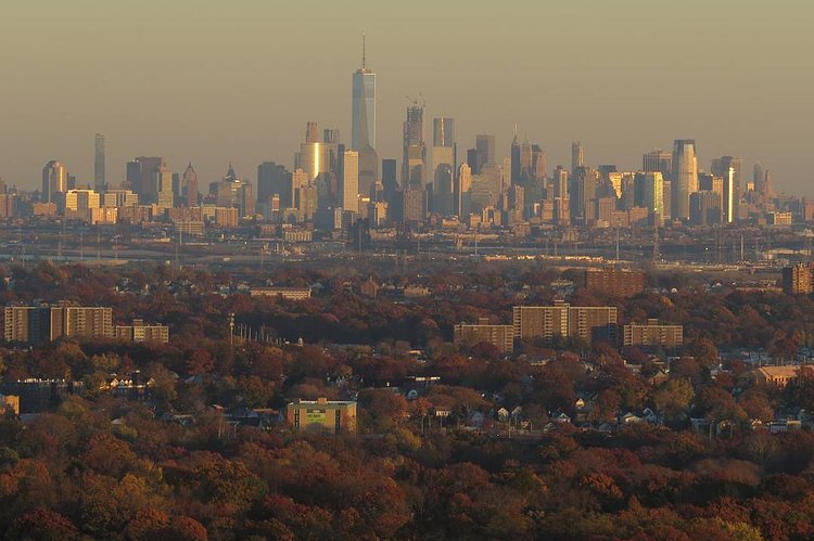 I was on my way south today and had a chance driving to Eagle Rock observation deck in West Orange (taking 280 exit 8B). The moonrise was a bit disappointing but the skyline is still great.

11/13/2016

#westorange #onewtc #worldtradecenter #financialdistrict #tribeca #fallfoliage #njshooterz #skyline #skyporn #instagramnyc #nyc_explorers #nycskyline #seeyourcity #sunset #ig_nycity #nycprimeshot #newyork_ig #abc7ny #nbc4ny #nypost #yourtake #yourshot #nydngram #fox5ny #rsa_photo_of_the_day #nycdotgram #newyork_instagram #icapture_nyc #usaprimeshot #ig_unitedstates