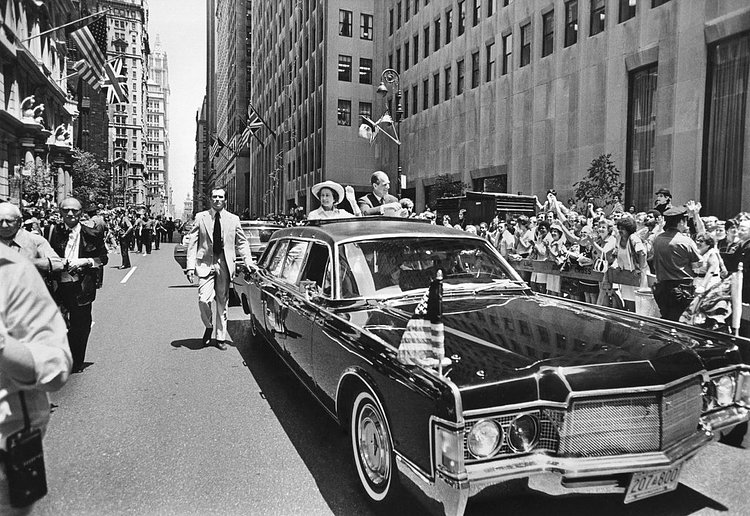 July 9, 1976: “Queen Elizabeth II came to New York yesterday to make speeches, shake hands, become an honorary citizen, wave to thousands of New Yorkers — and collect 279 years’ worth of back rent,” The Times reported. “The rent, 279 peppercorns in a Steuben glass container, was paid to Her Majesty on the steps of Trinity Church, at Broadway and Wall Street. The church received its charter from William III, an ancestor of the Queen, in 1697, for a nominal yearly rent of one peppercorn. Until today, the rent had never been paid.”