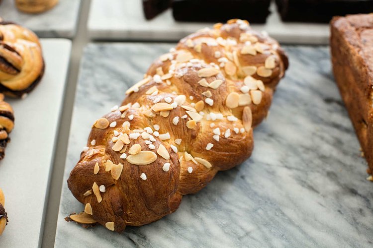 Cardamom-scented Nisu.