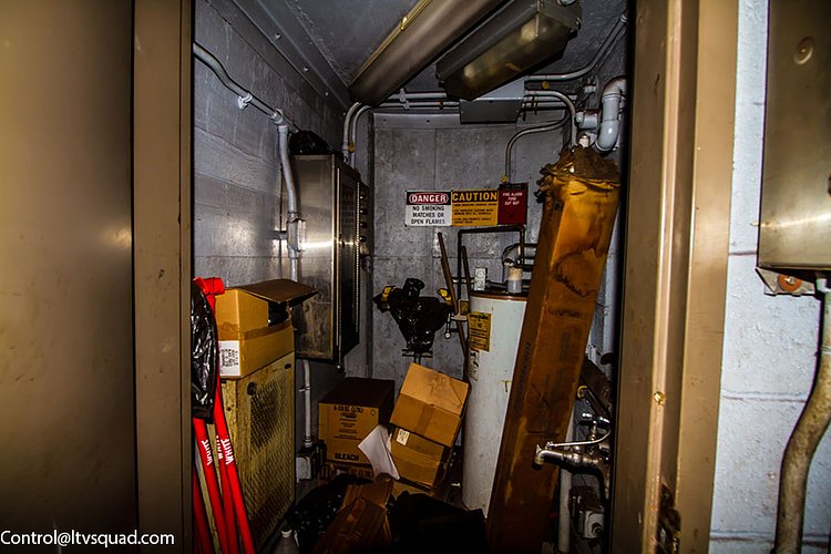 There’s a tiny utility room here, stocked with some subway car cleaning materials. I’m not sure why this room exists – car cleaners usually perform their duties in terminal stations, not deep into dark layup yards where there aren’t even bench walls to provide easy access.