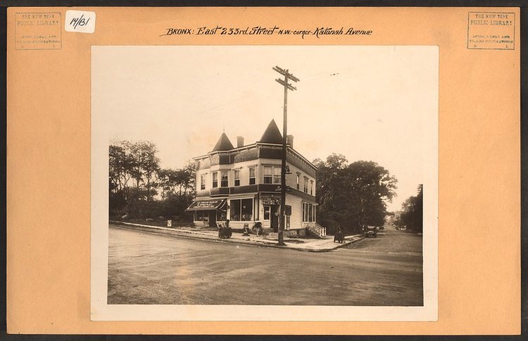 E 233rd Street at Katonah Avenue in Woodlawn, 1924 / Image Credit: Irma and Paul Milstein Division of United States History, Local History and Genealogy, The New York Public Library. “Bronx: 233rd Street (East) – Katonah Avenue” The New York Public Library Digital Collections. 1924.